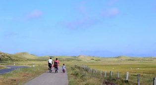 Famiglia in bicicletta